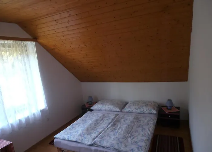 U Máchova Jezera - - Ludmila Grulišová * Doksy (Liberec)